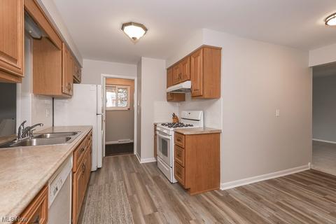 5911 Northview Dr, Seven Hills, OH 44131 photo 11