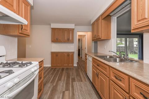 5911 Northview Dr, Seven Hills, OH 44131 photo 9