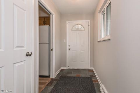 5911 Northview Dr, Seven Hills, OH 44131 photo 2