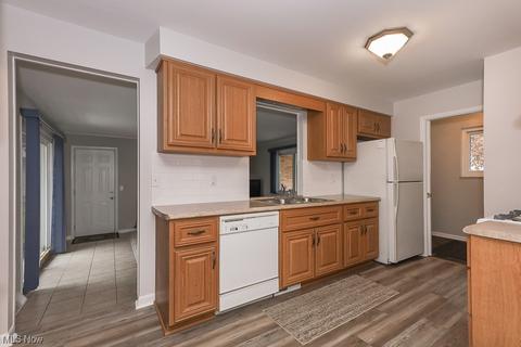5911 Northview Dr, Seven Hills, OH 44131 photo 10