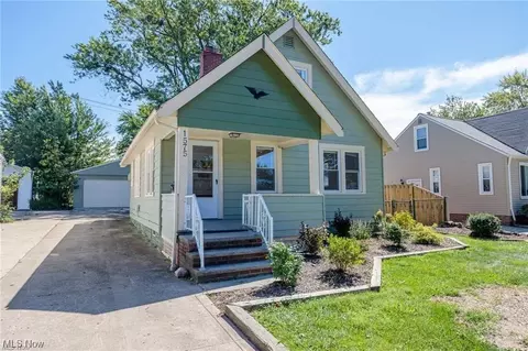 1575 Longwood Dr, Mayfield Heights, OH 44124