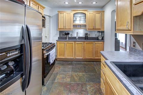 5709 Ackley Rd, Parma, OH 44129 photo 2