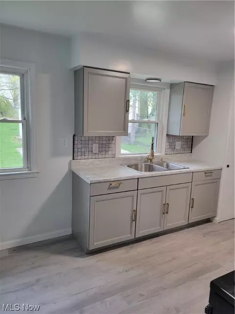 751 E 260 St E, Euclid, OH 44123 photo 5