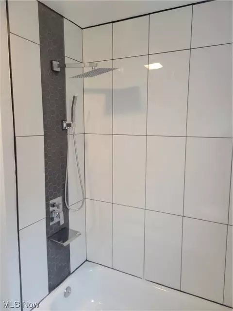 751 E 260 St E, Euclid, OH 44123 photo 9