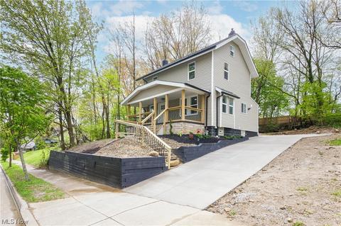 718 Easter Ave, Akron, OH 44307 photo 1