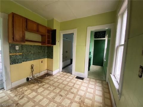 424 W 38th St, Ashtabula, OH 44004 photo 9