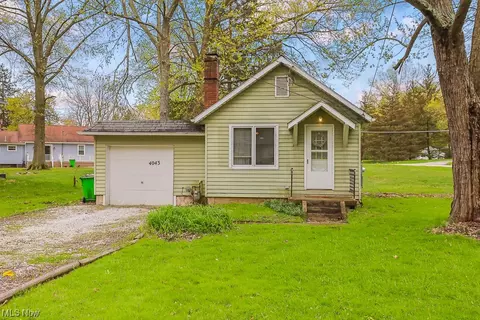 4043 Stow Rd, Stow, OH 44224