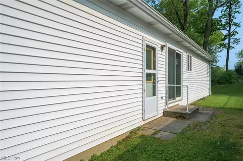 2648 Robindale Ave, Akron, OH 44312 photo 3