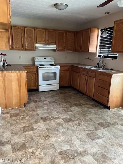 2648 Robindale Ave, Akron, OH 44312 photo 11