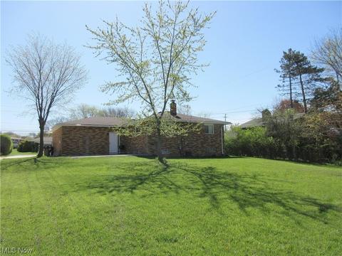 7590 State Rd, Parma, OH 44134 photo 3
