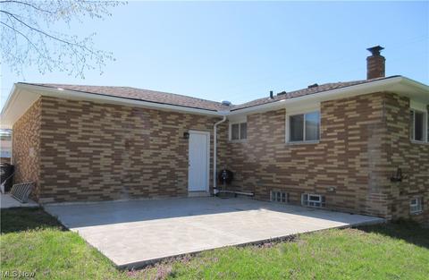 7590 State Rd, Parma, OH 44134 photo 4
