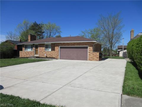 7590 State Rd, Parma, OH 44134 photo 2