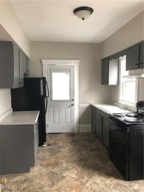 215 Gulf Rd, Elyria, OH 44035 photo 5