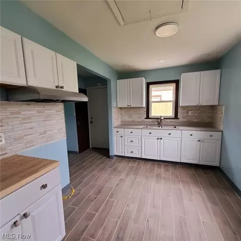512 Fairmount Ave, Elyria, OH 44035 photo 5