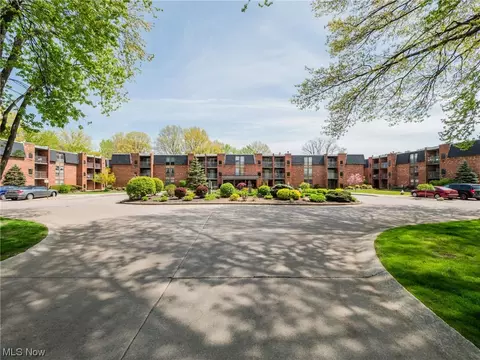 4187 Columbia Rd #136, North Olmsted, OH 44070