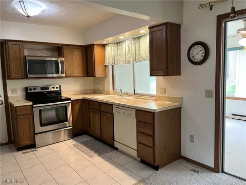 7229 Windsor Ln, Mentor, OH 44060 photo 9