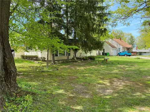 2534 Rockefeller Rd, Wickliffe, OH 44092 photo 2