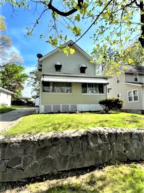 782 Mistletoe Rd, Akron, OH 44307