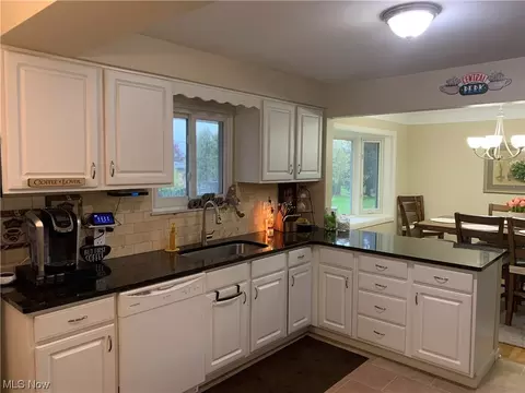807 Parkview Dr, Seven Hills, OH 44131 photo 10