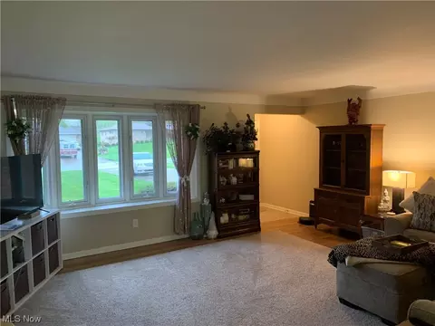 807 Parkview Dr, Seven Hills, OH 44131 photo 3