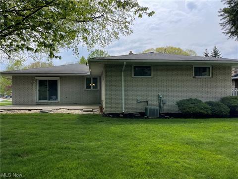 8300 Pinehurst Dr, Parma, OH 44129 photo 31