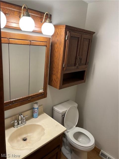 8300 Pinehurst Dr, Parma, OH 44129 photo 8