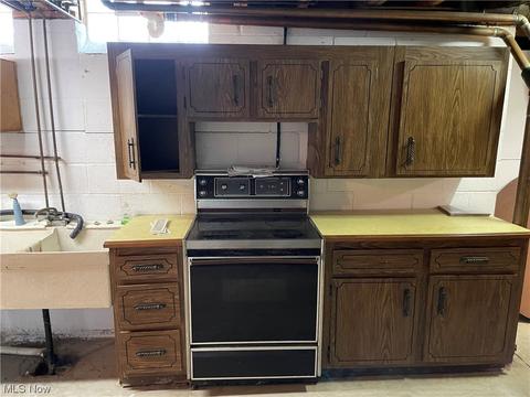 8300 Pinehurst Dr, Parma, OH 44129 photo 23