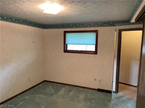 8300 Pinehurst Dr, Parma, OH 44129 photo 9
