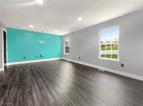 764 Eldridge Rd, Wadsworth, OH 44281 photo 2