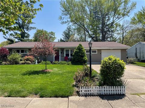 1302 Dewitt Dr, Akron, OH 44313 photo 1