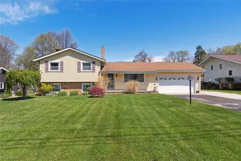 1542 Elmwood Dr, Ashtabula, OH 44004