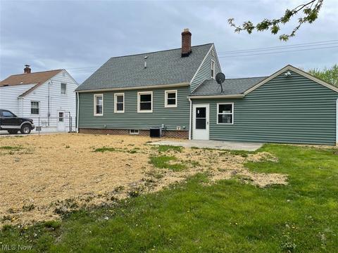1725 Douglas Rd, Wickliffe, OH 44092 photo 2