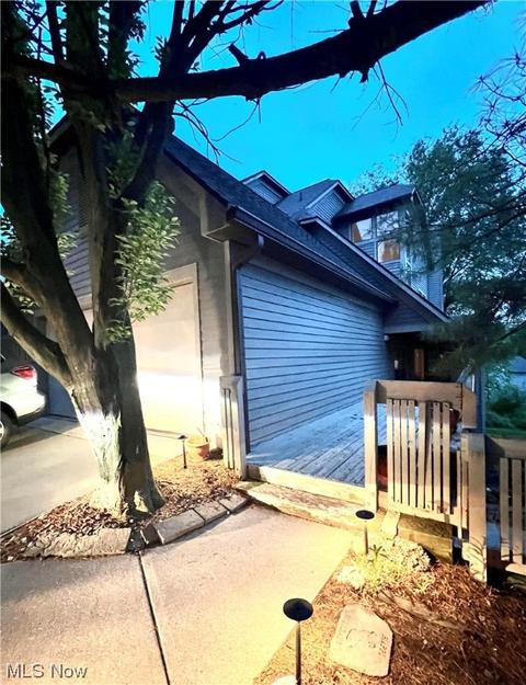 16 Harbour View Dr, Akron, OH 44319 photo 1