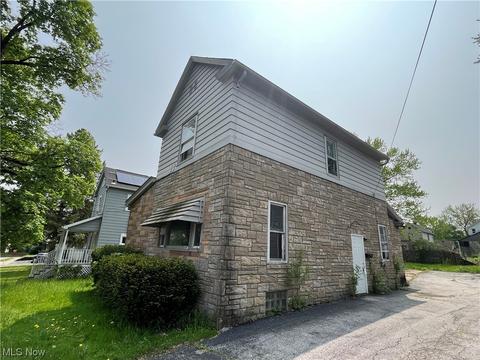 34 Spring St, Struthers, OH 44471 photo 2