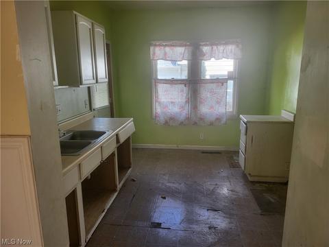 5111 Hope Ave, Ashtabula, OH 44004 photo 6
