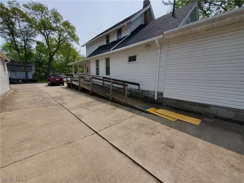 5735 Mccreery Ave, Ashtabula, OH 44004 photo 3