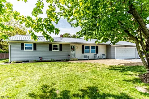951 W Pine Lake Rd, Salem, OH 44460