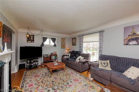 7405 Spring Garden Rd, Parma, OH 44129 photo 3