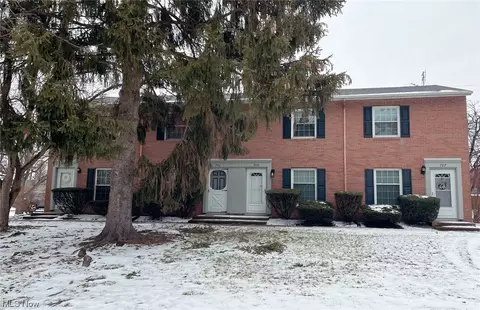 703 Lakeview Dr, Cortland, OH 44410