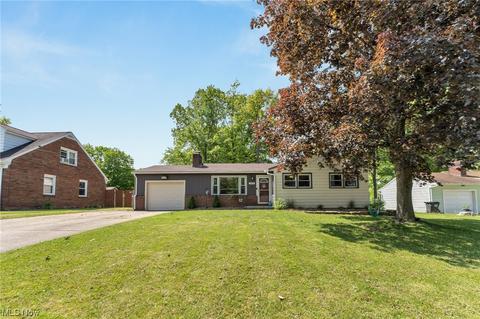 709 Annawan Ln, Youngstown, OH 44512 photo 2