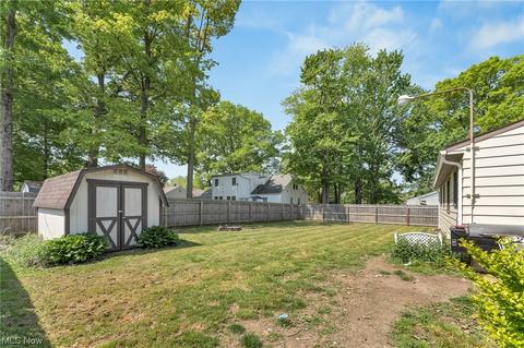 709 Annawan Ln, Youngstown, OH 44512 photo 16