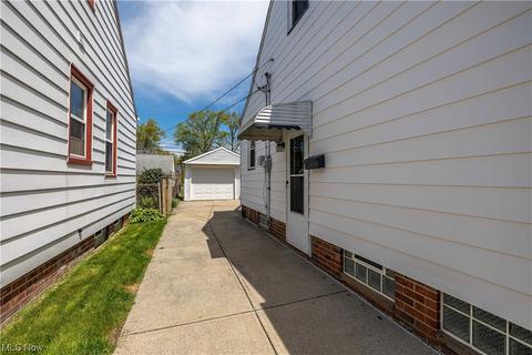 29217 Barjode Rd, Willowick, OH 44095 photo 2