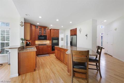 7197 Capilano Dr, Solon, OH 44139 photo 8