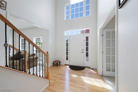 7197 Capilano Dr, Solon, OH 44139 photo 2