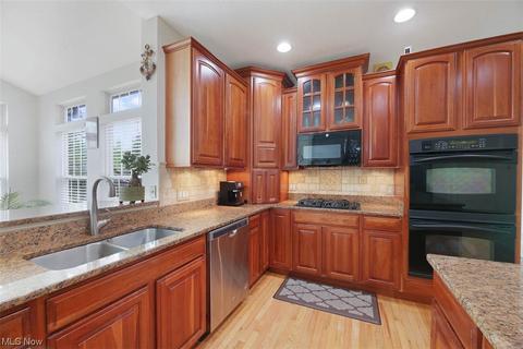 7197 Capilano Dr, Solon, OH 44139 photo 10