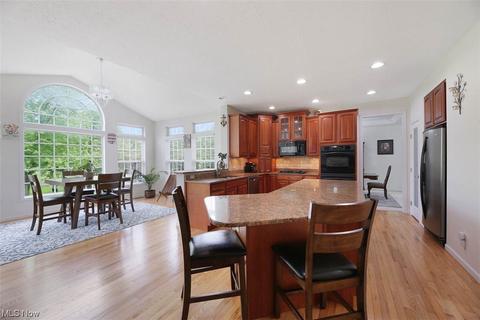 7197 Capilano Dr, Solon, OH 44139 photo 12