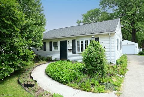 315 Roosevelt Ave, Elyria, OH 44035 photo 1