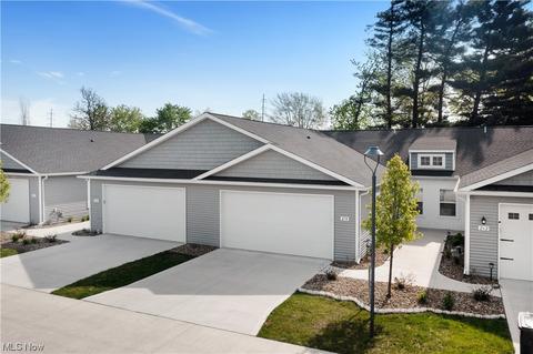 258 Oak Tree Ln, Elyria, OH 44035 photo 1
