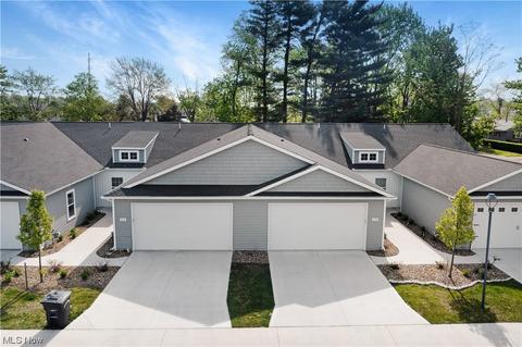 258 Oak Tree Ln, Elyria, OH 44035 photo 3