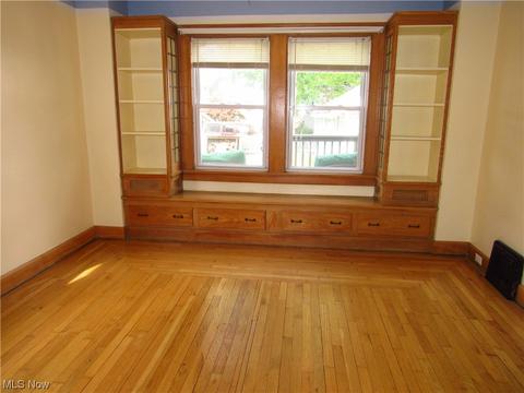 369 Beech St, Berea, OH 44017 photo 5